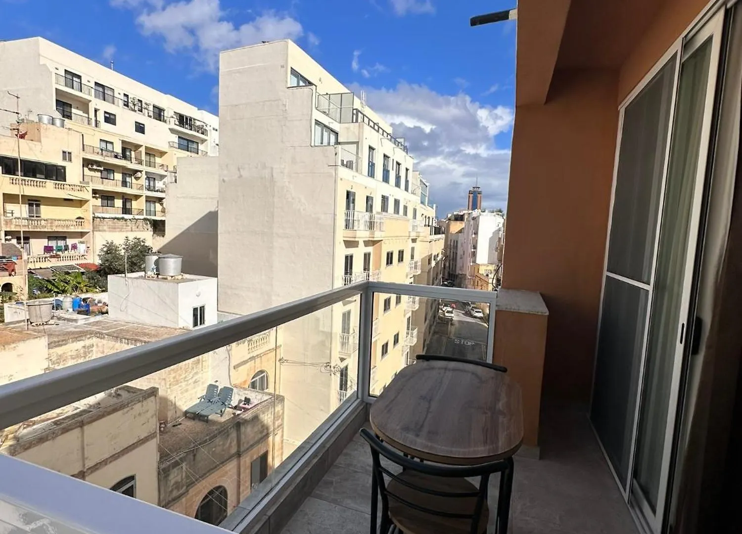 La Bella Guesthouse San Ġiljan Couette-café
